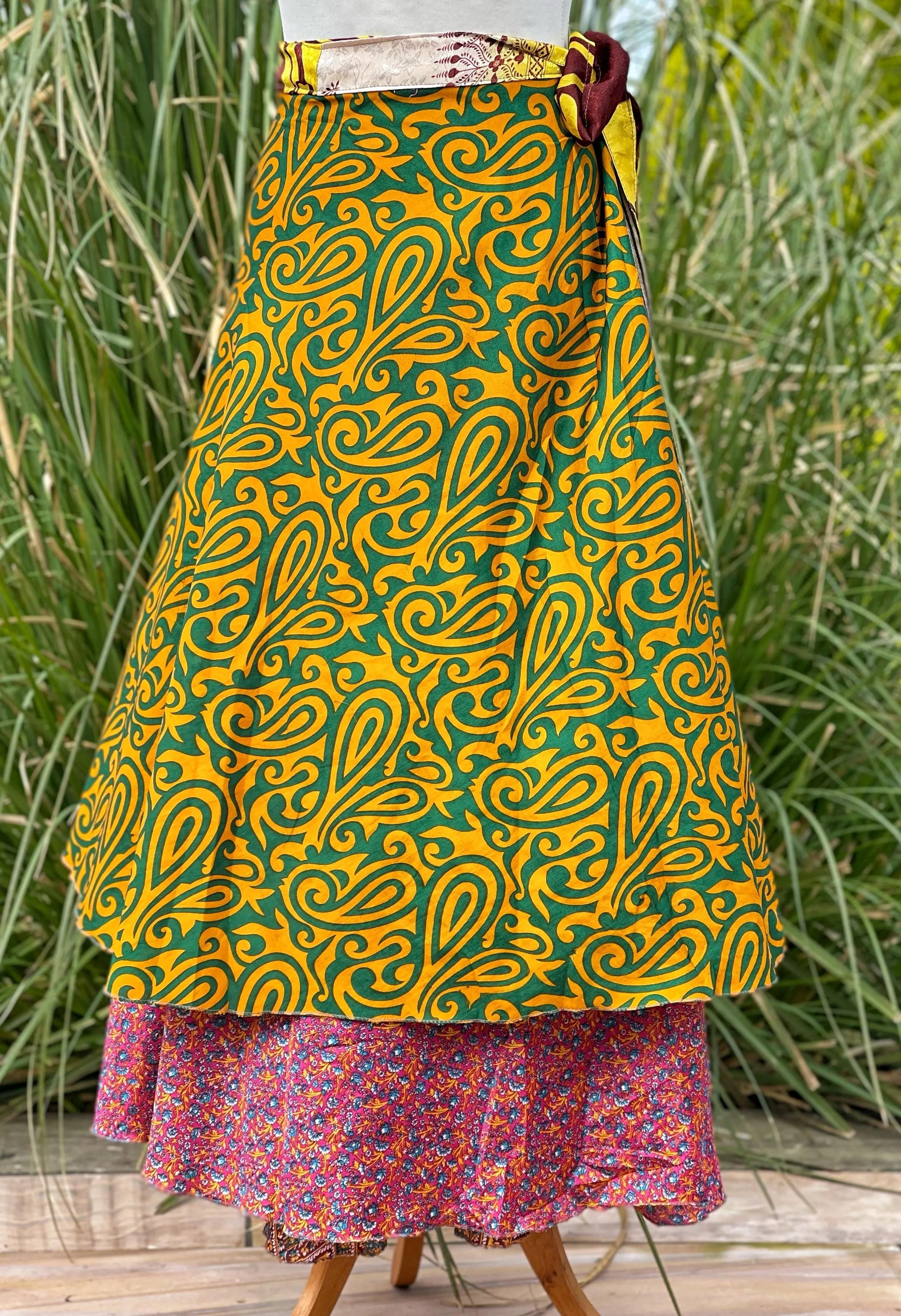BEAUTIFUL REVERSIBLE FLORAL SHANGRI-LA WRAP SKIRT (168)