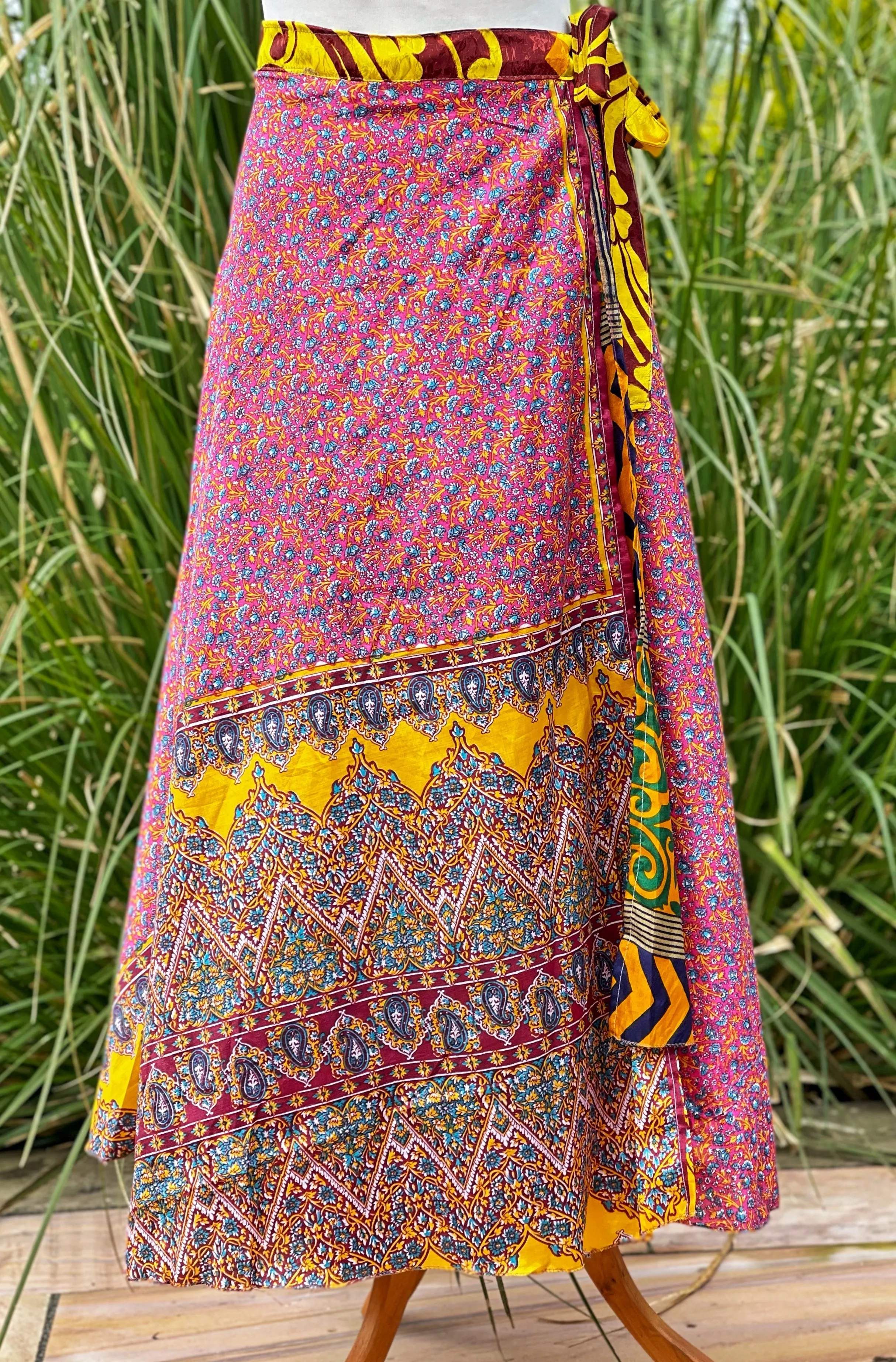 BEAUTIFUL REVERSIBLE FLORAL SHANGRI-LA WRAP SKIRT (168)