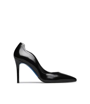Black shiny leather wave pump
