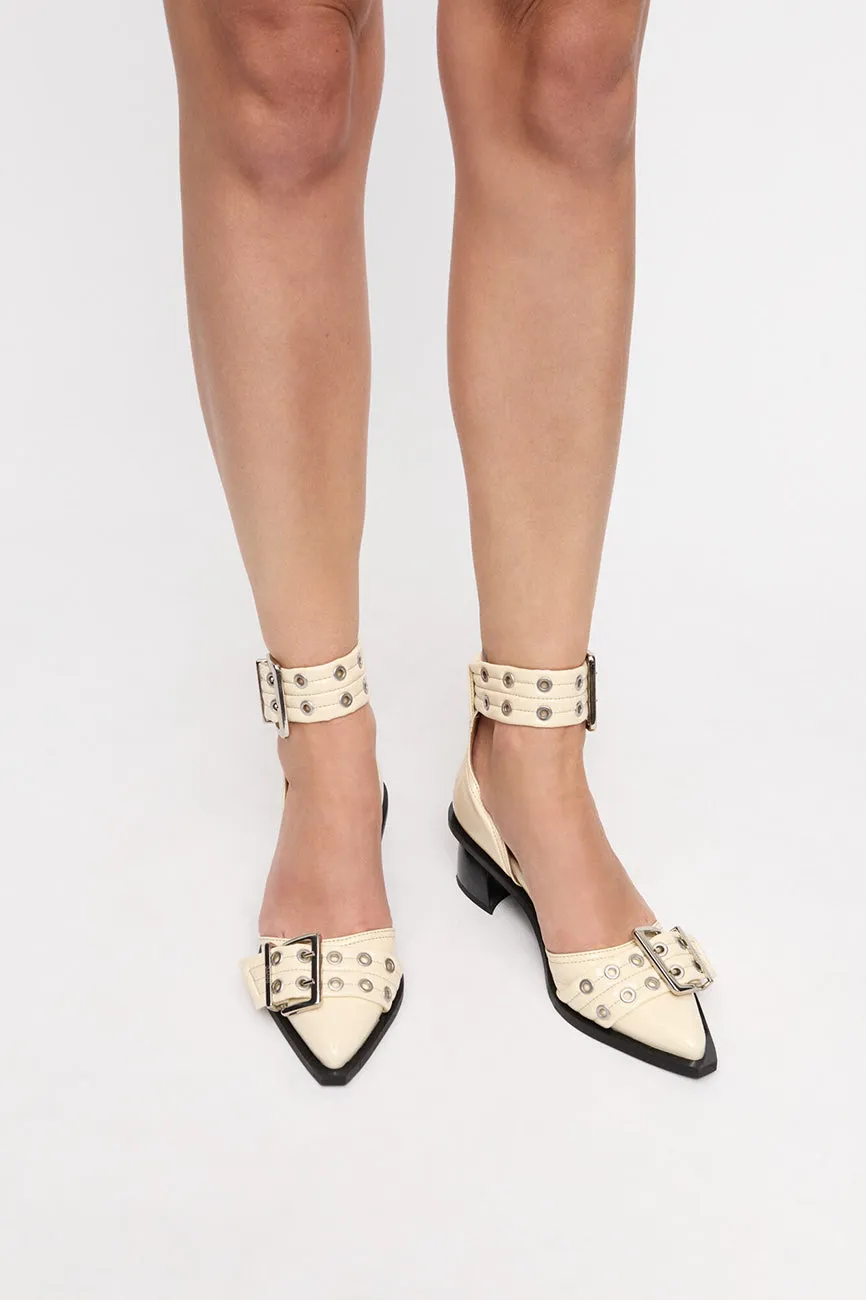 FEMININE BUCKLE OPEN CUT PUMPS