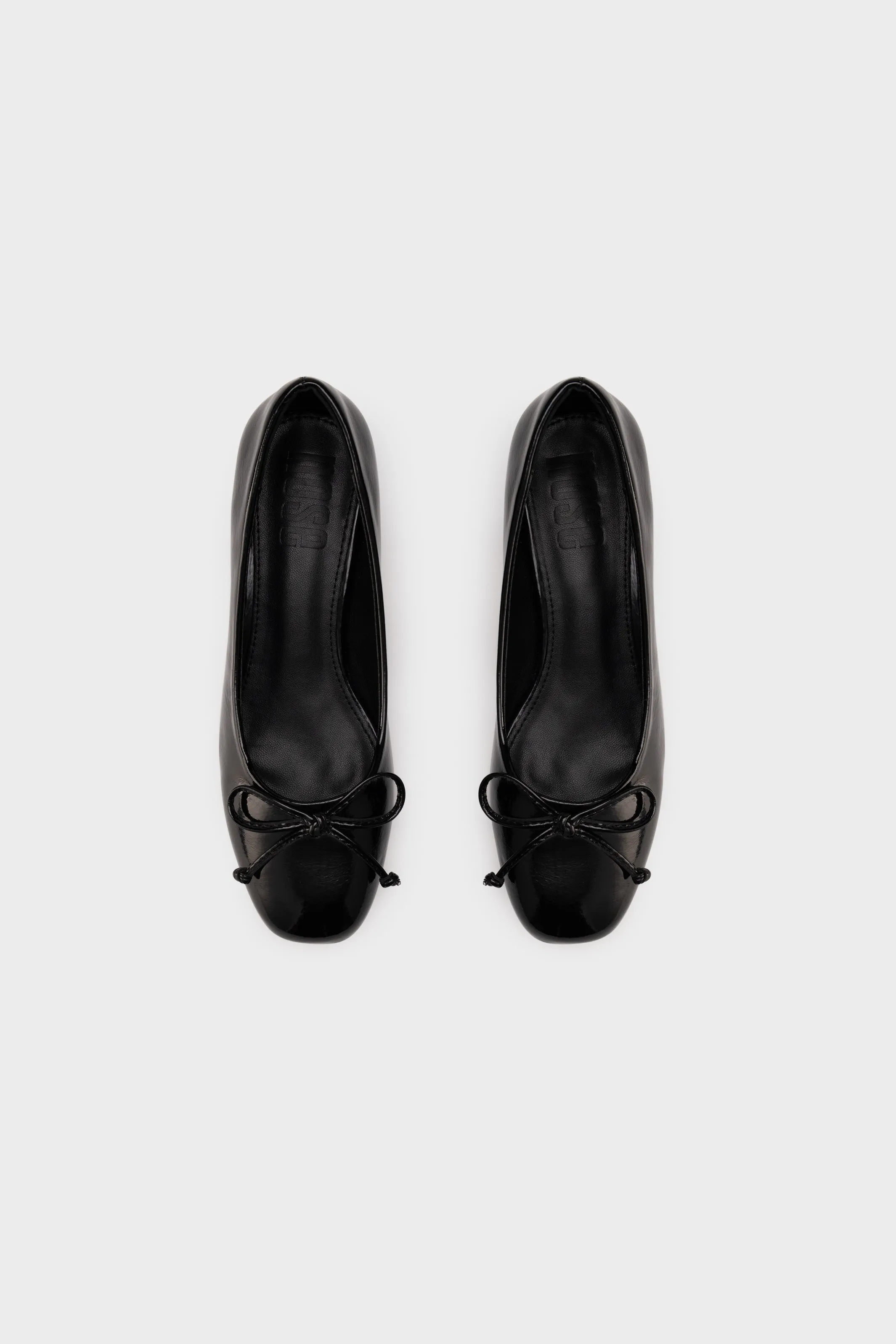 LOW HEEL PUMP WITH BOW