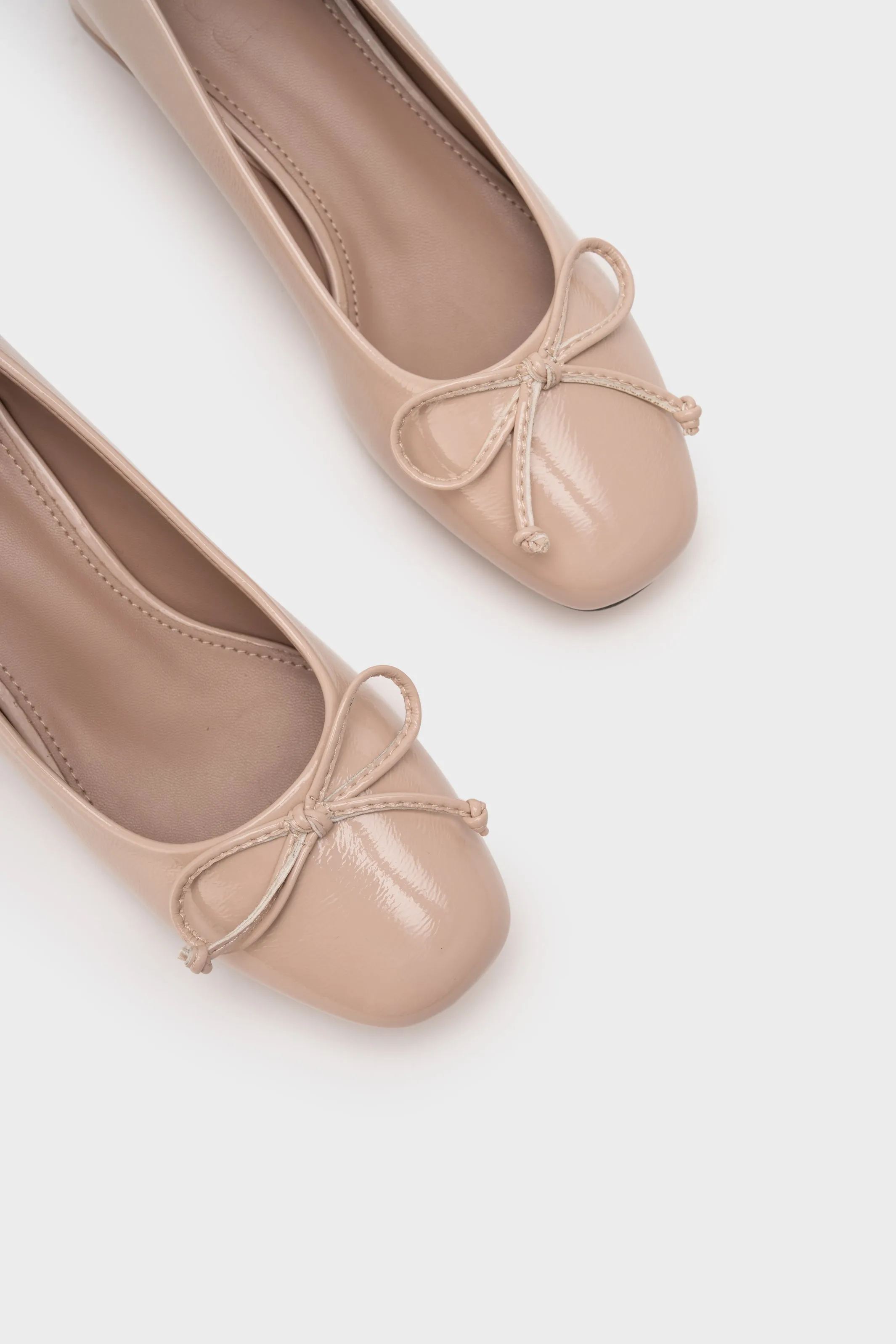 LOW HEEL PUMP WITH BOW