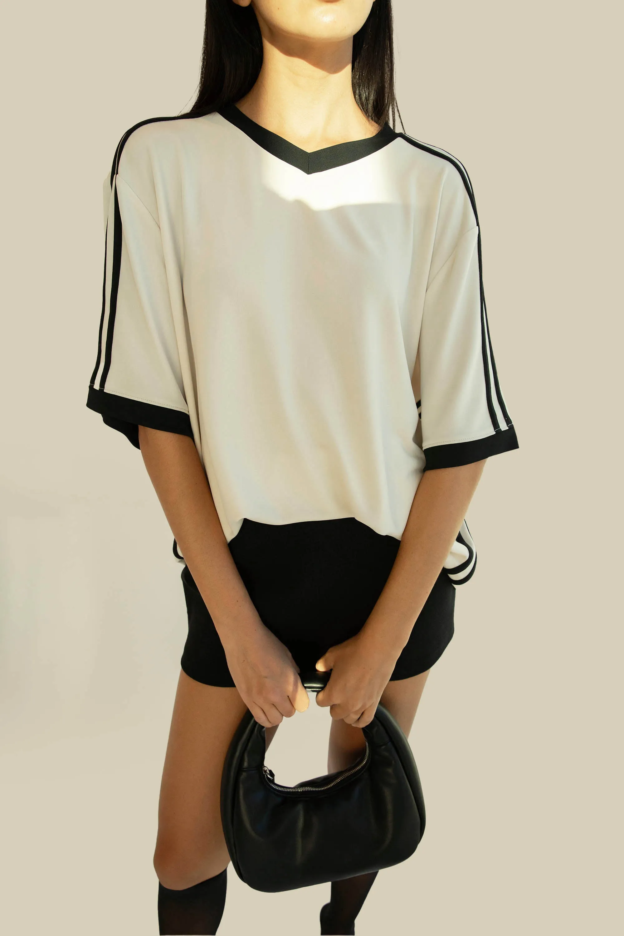 OVERSIZED CONTRAST TRIM V-NECK T-SHIRT
